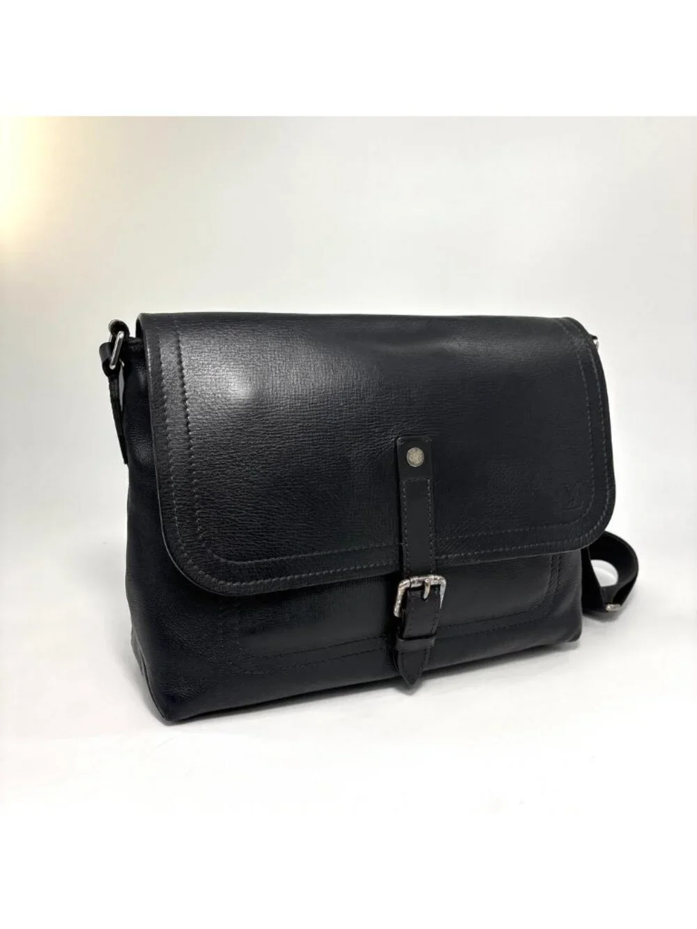 Louis Vuitton Super Utah Omaha Leather Shoulder Bag Black